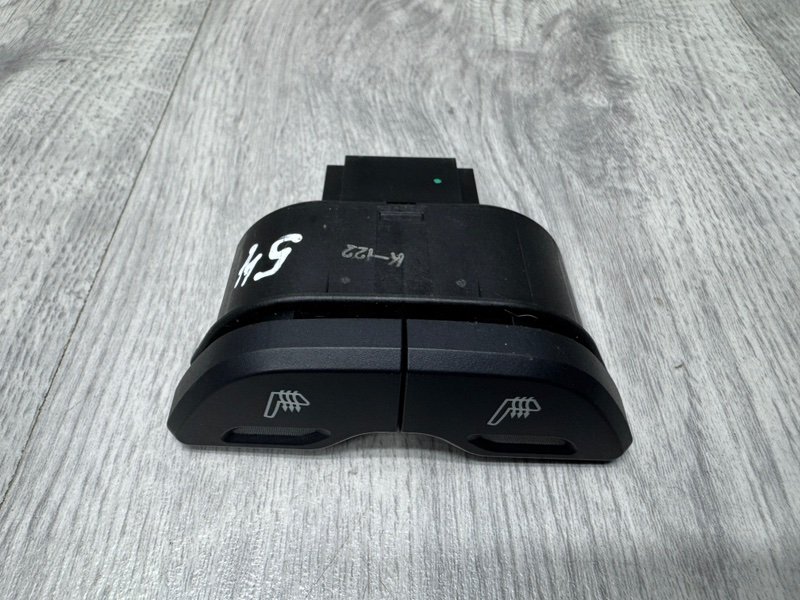 Кнопка обогрева сидений, 550 рублей, Москва