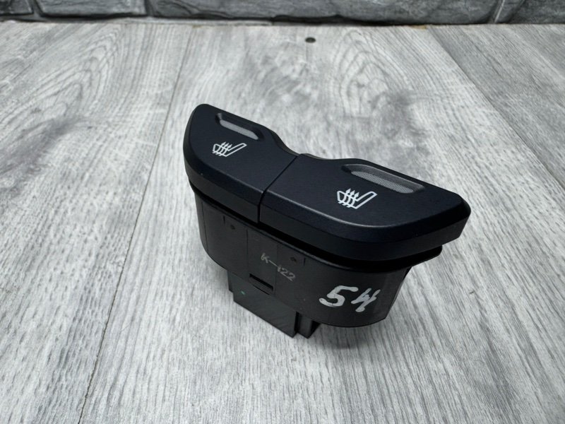 Кнопка обогрева сидений, 550 рублей, Москва