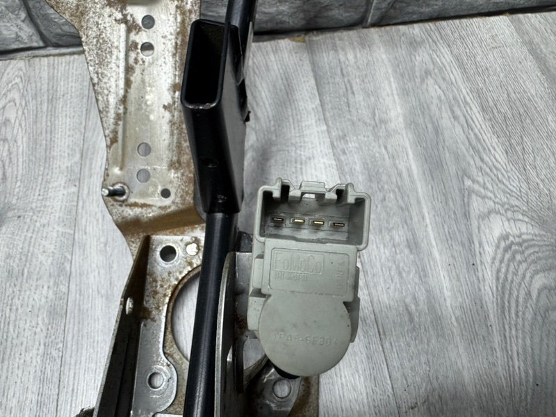 Педаль тормоза, 1000 рублей, Москва