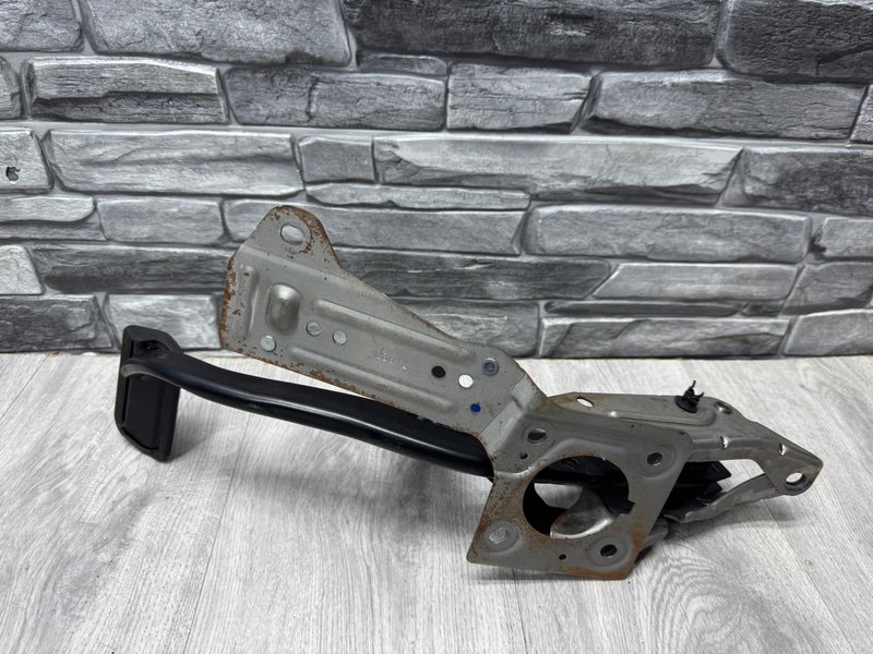 Педаль тормоза, 1000 рублей, Москва