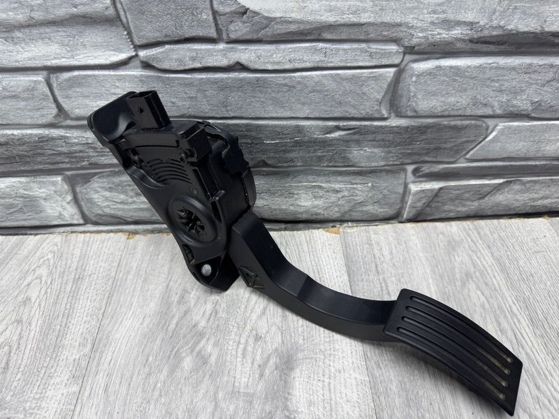 Педаль газа, 800 рублей, Москва