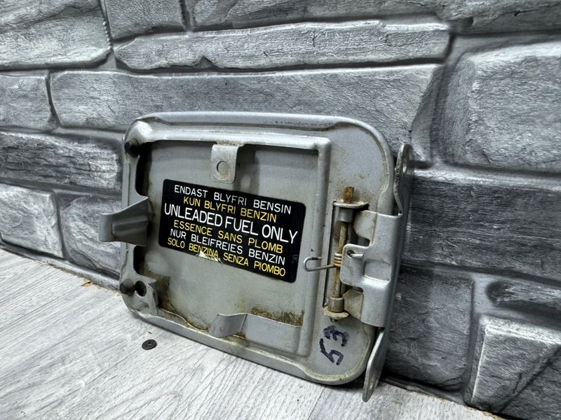 Лючок топливного бака, 500 рублей, Москва