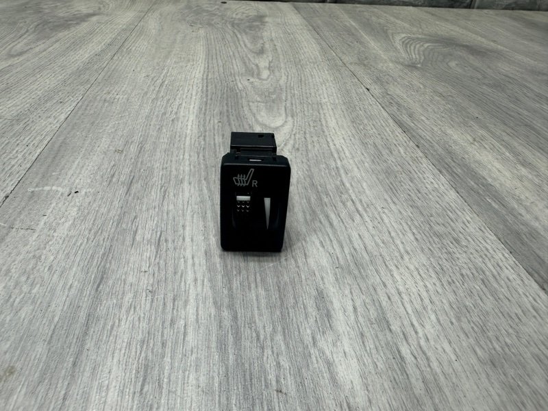 Кнопка обогрева сидений, 1500 рублей, Москва