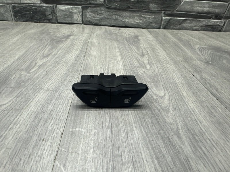 Кнопка обогрева сидений, 550 рублей, Москва