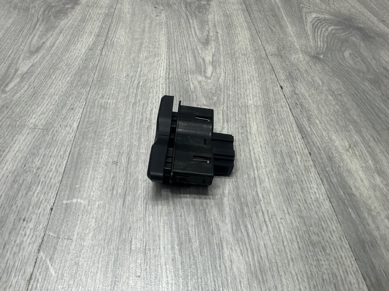 Кнопка обогрева сидений, 550 рублей, Москва