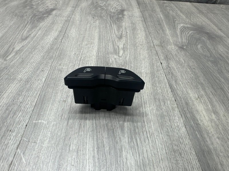 Кнопка обогрева сидений, 550 рублей, Москва