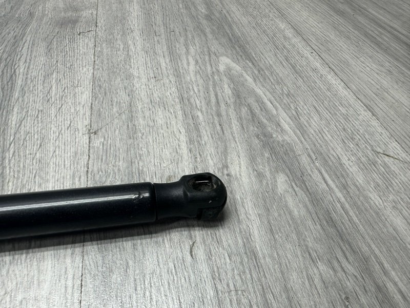 Амортизатор капота, 2000 рублей, Москва