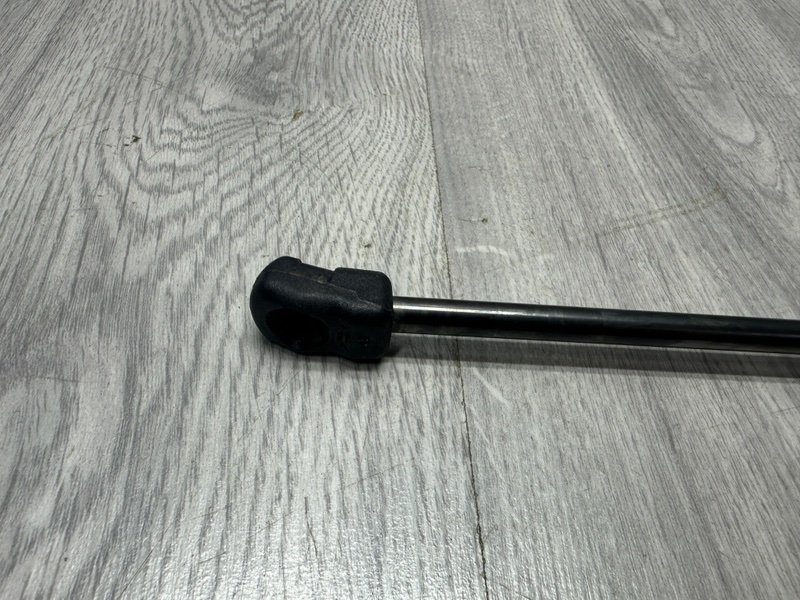 Амортизатор капота, 2000 рублей, Москва