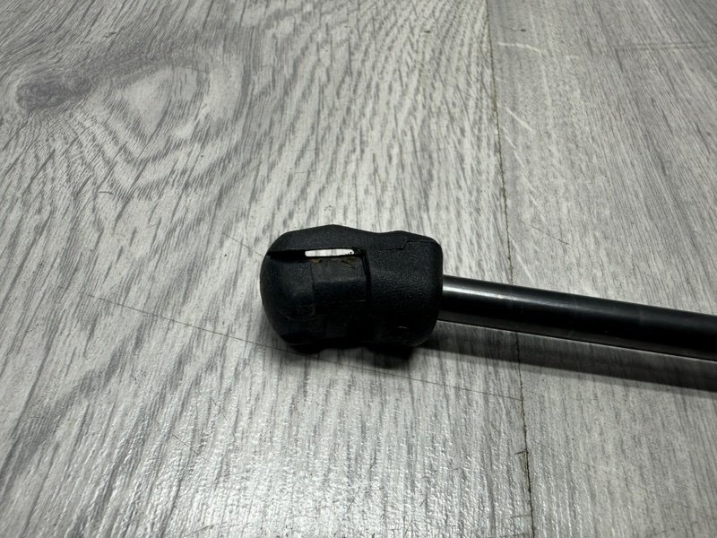 Амортизатор капота, 2000 рублей, Москва