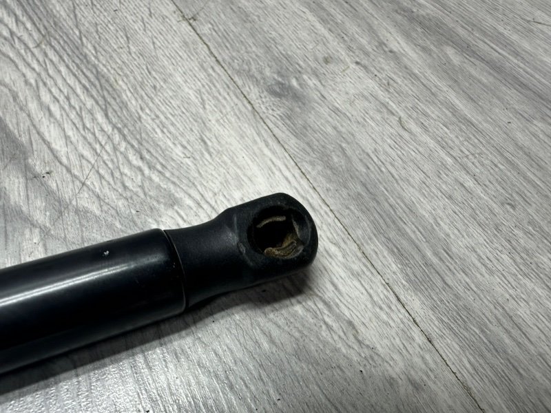 Амортизатор капота, 2000 рублей, Москва