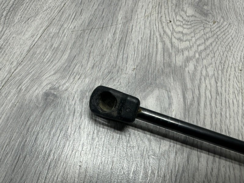 Амортизатор капота, 2000 рублей, Москва