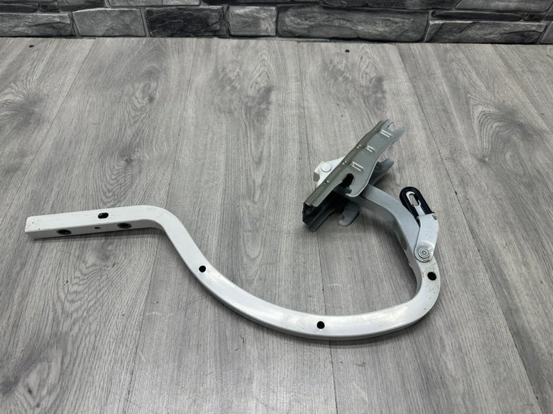 Петля крышки багажника, 4000 рублей, Москва