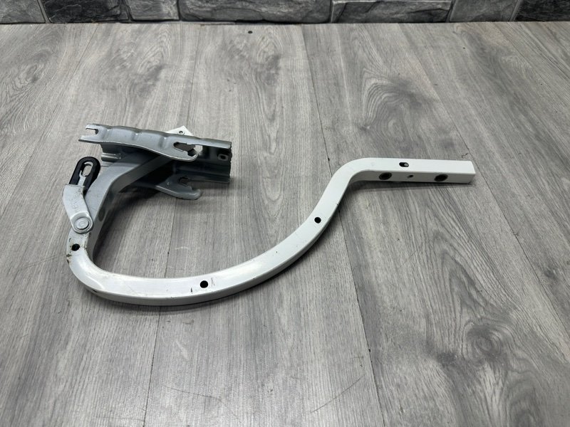 Петля крышки багажника, 4000 рублей, Москва