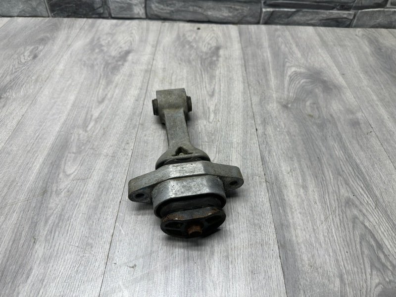 Опора двигателя, 1000 рублей, Москва