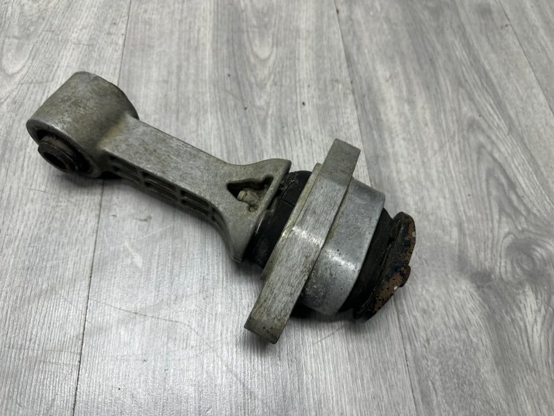 Опора двигателя, 1000 рублей, Москва