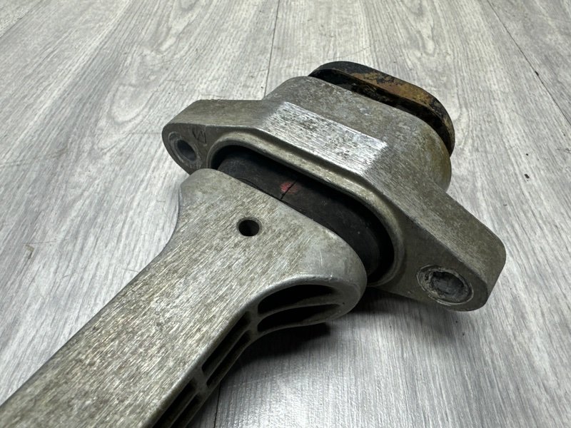 Опора двигателя, 1000 рублей, Москва