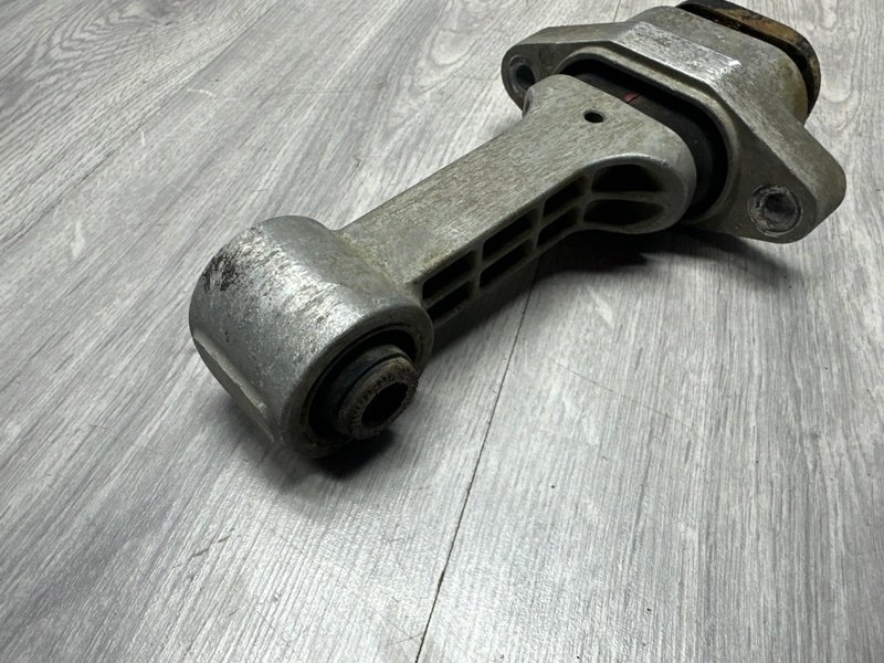 Опора двигателя, 1000 рублей, Москва