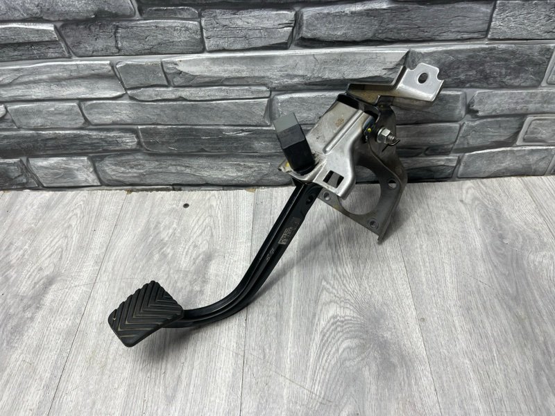 Педаль тормоза, 1000 рублей, Москва