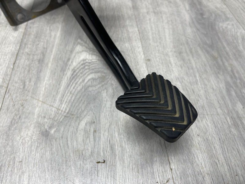 Педаль тормоза, 1000 рублей, Москва