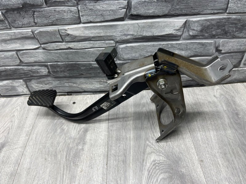 Педаль тормоза, 1000 рублей, Москва