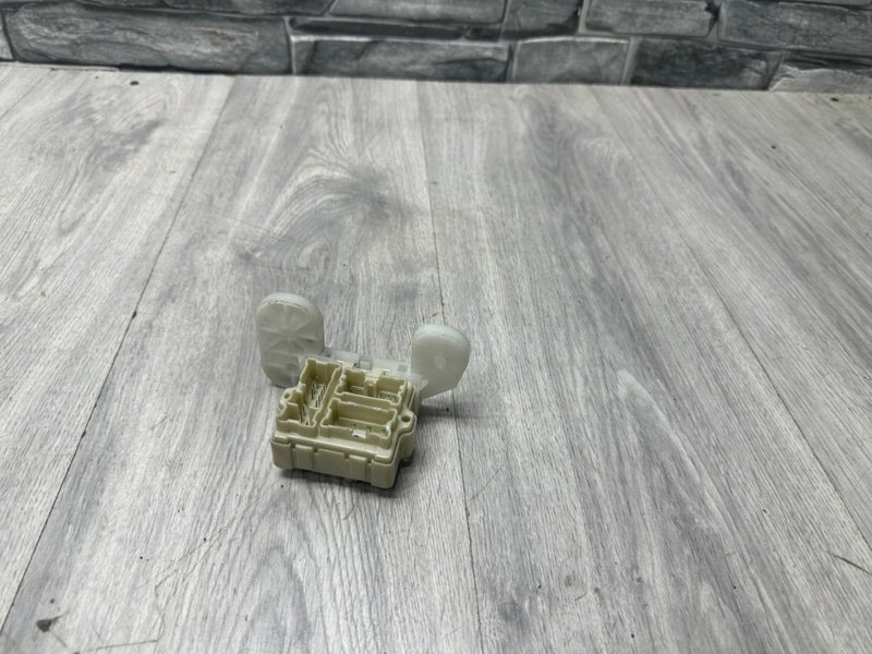 Блок предохранителей, 500 рублей, Москва