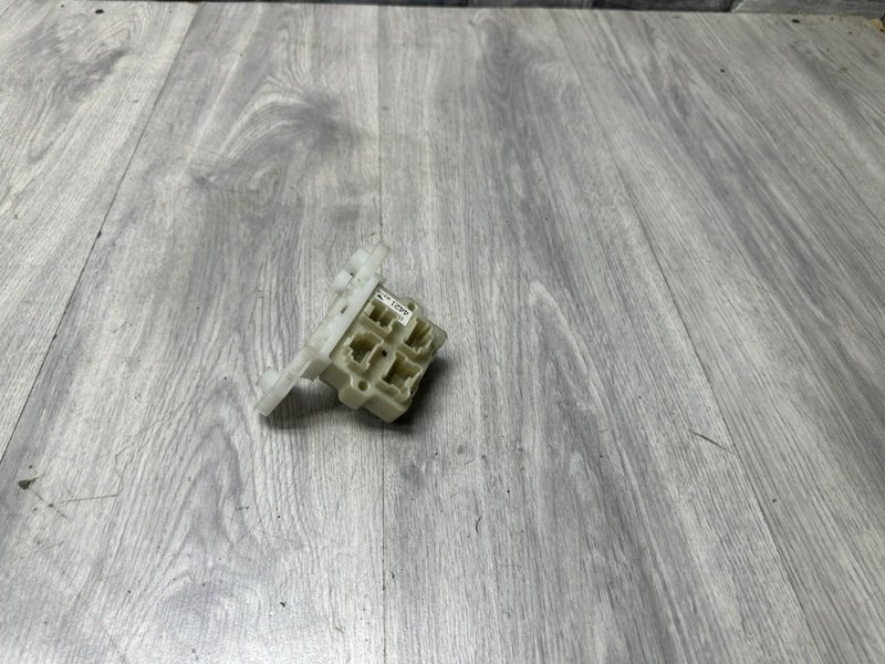 Блок предохранителей, 500 рублей, Москва