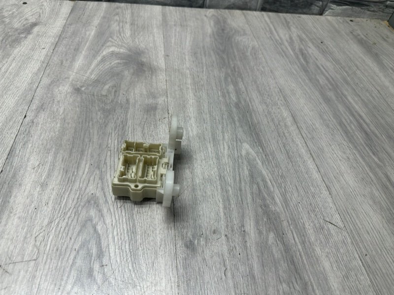 Блок предохранителей, 500 рублей, Москва