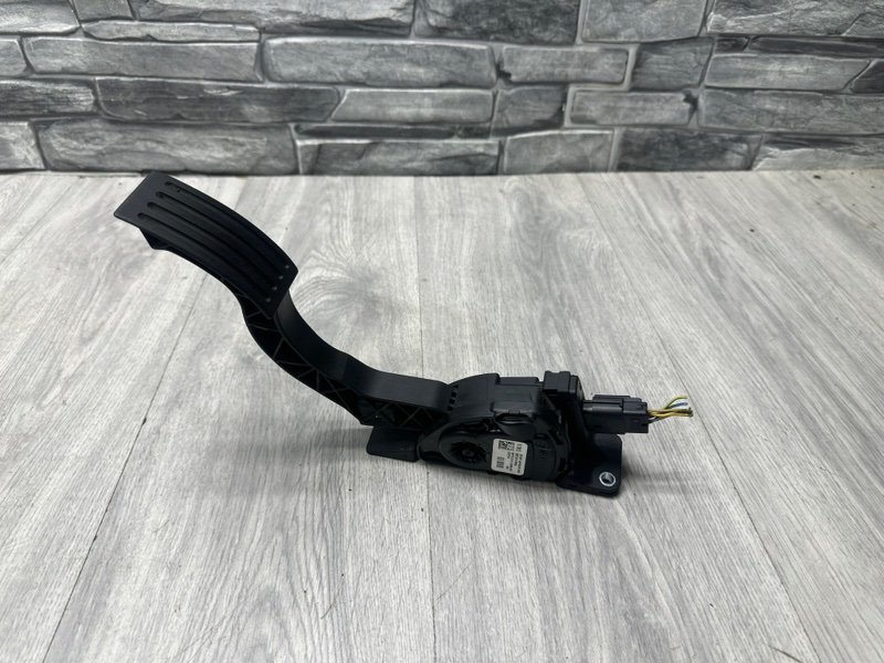 Педаль газа, 1000 рублей, Москва