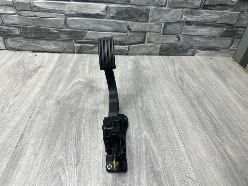 Педаль газа, 1000 рублей, Москва