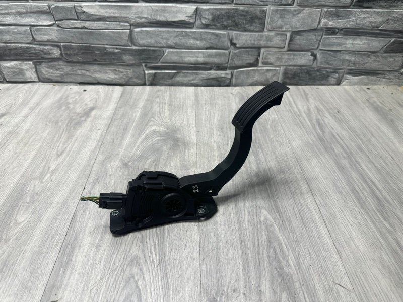 Педаль газа, 1000 рублей, Москва