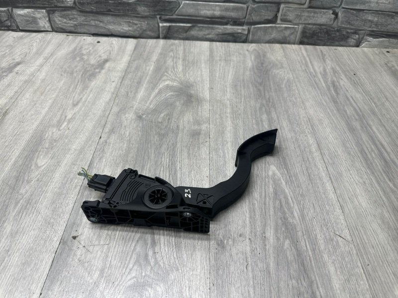 Педаль газа, 1000 рублей, Москва