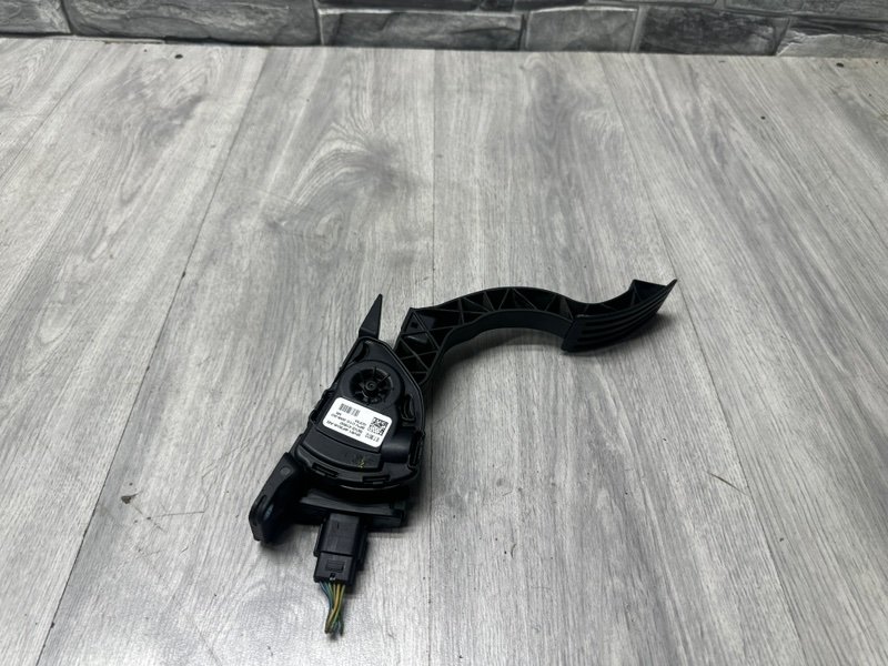 Педаль газа, 1000 рублей, Москва