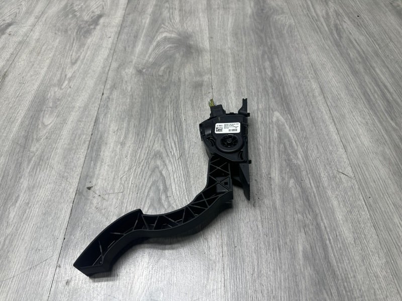 Педаль газа, 1000 рублей, Москва