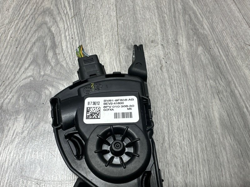 Педаль газа, 1000 рублей, Москва