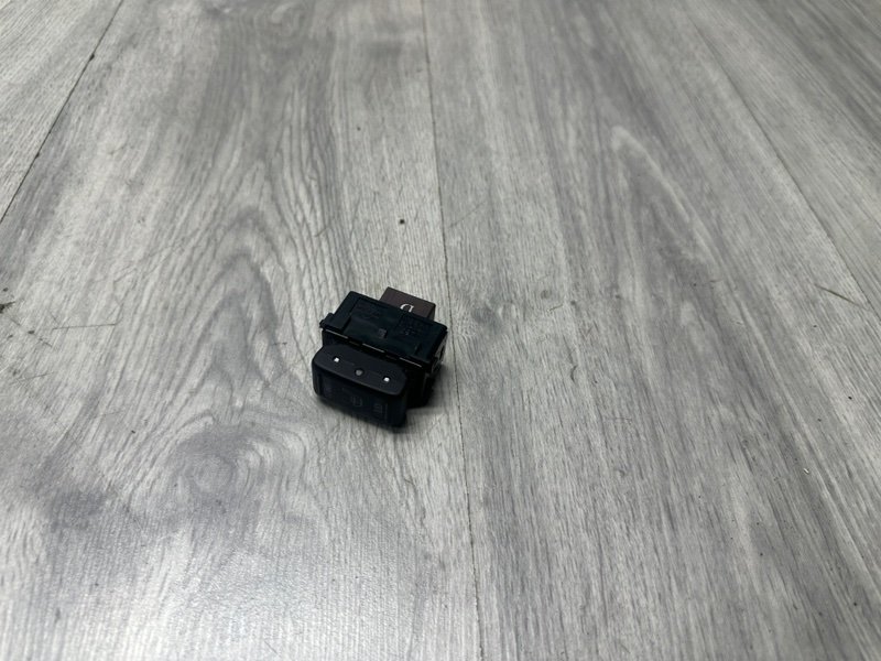 Кнопка обогрева сидений, 1000 рублей, Москва