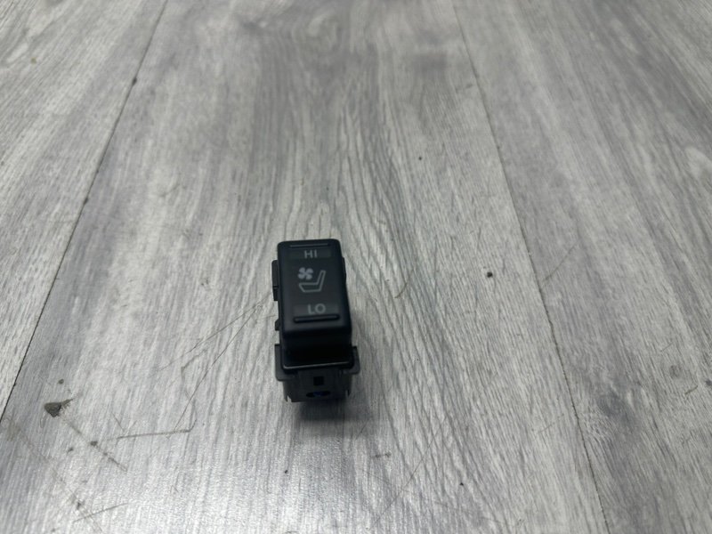 Кнопка, 1000 рублей, Москва