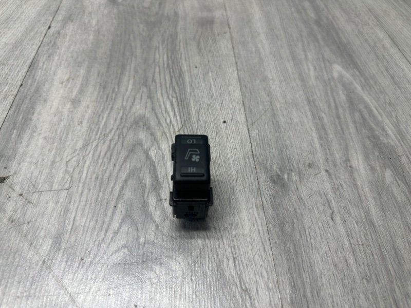 Кнопка, 1000 рублей, Москва