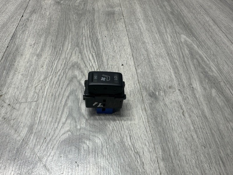 Кнопка, 1000 рублей, Москва