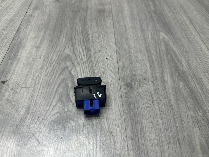 Кнопка обогрева сидений, 1000 рублей, Москва