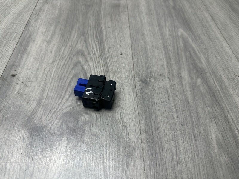 Кнопка обогрева сидений, 1000 рублей, Москва