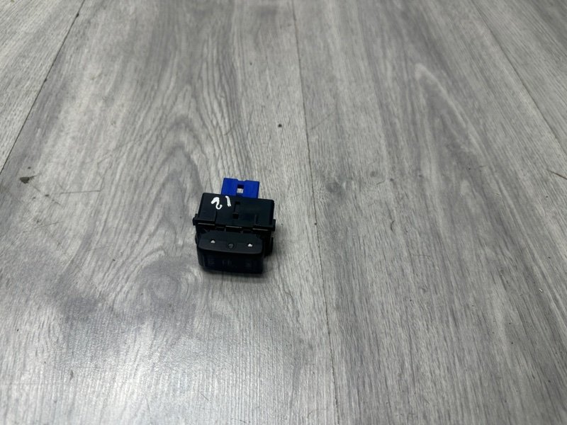 Кнопка обогрева сидений, 1000 рублей, Москва