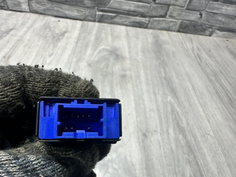 Кнопка обогрева сидений, 1000 рублей, Москва