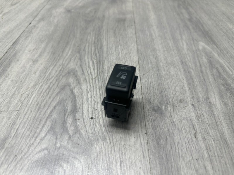 Кнопка, 1000 рублей, Москва