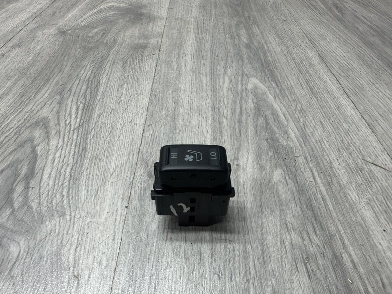 Кнопка, 1000 рублей, Москва