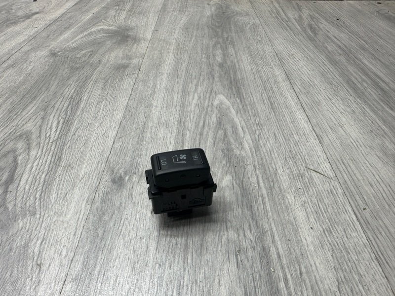 Кнопка, 1000 рублей, Москва