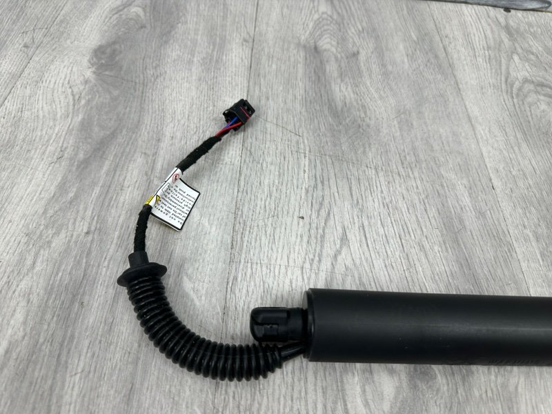 Амортизатор двери багажника, 10000 рублей, Москва