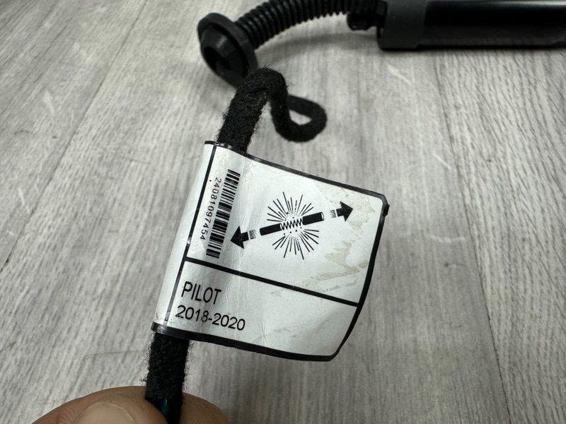 Амортизатор двери багажника, 10000 рублей, Москва