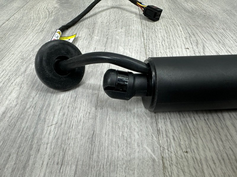 Амортизатор двери багажника, 9000 рублей, Москва