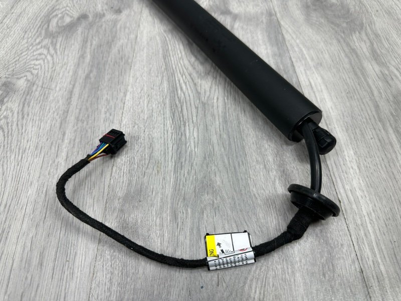 Амортизатор двери багажника, 10000 рублей, Москва