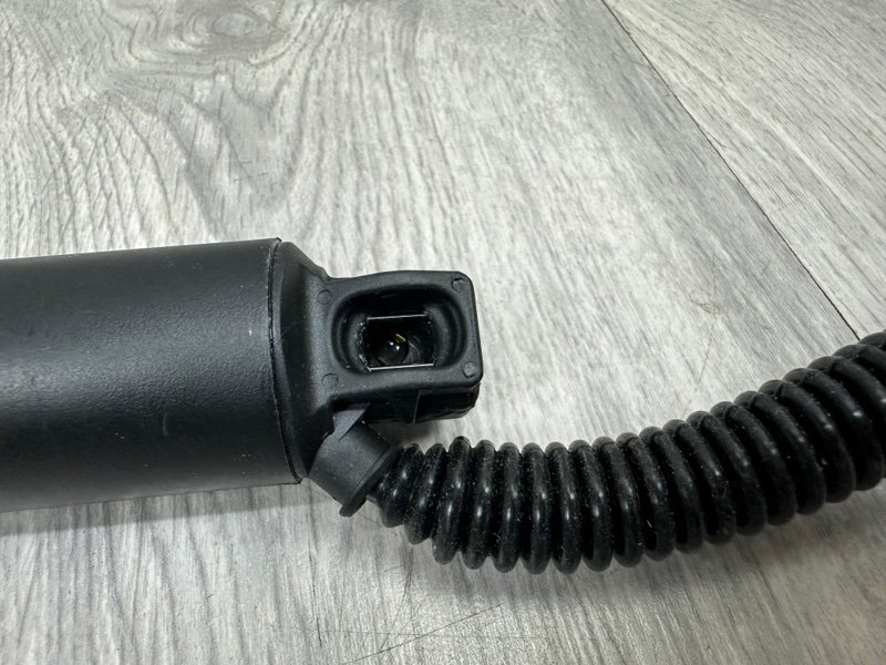 Амортизатор двери багажника, 10000 рублей, Москва